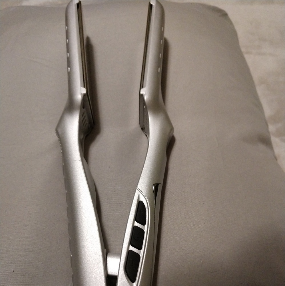 Avanti Babyliss Pro hair straightener